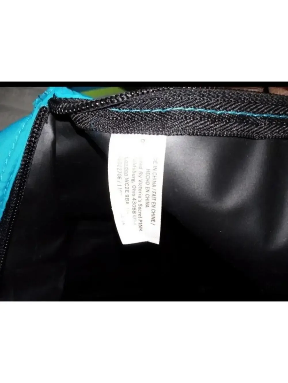 PINK Victoria's Secret Lunchbox with Keychain Blue Green Black - Picture 5 of 5